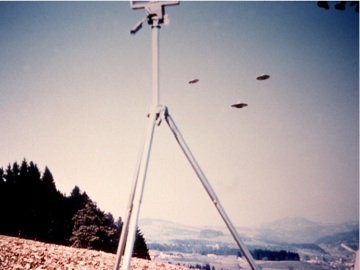 Billy Meier photo - Three UFOs with tripod